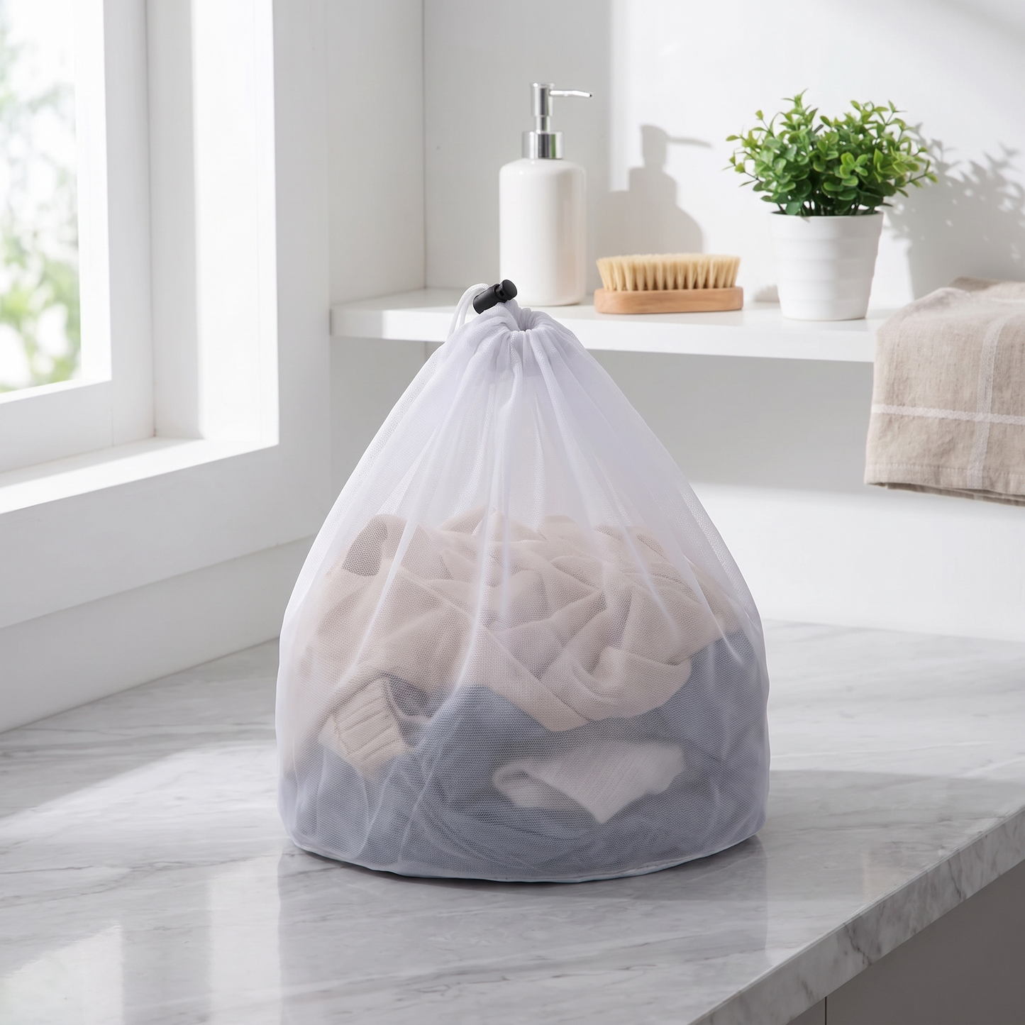 Fine mesh laundry wash bag in 30 by 40 centimeters