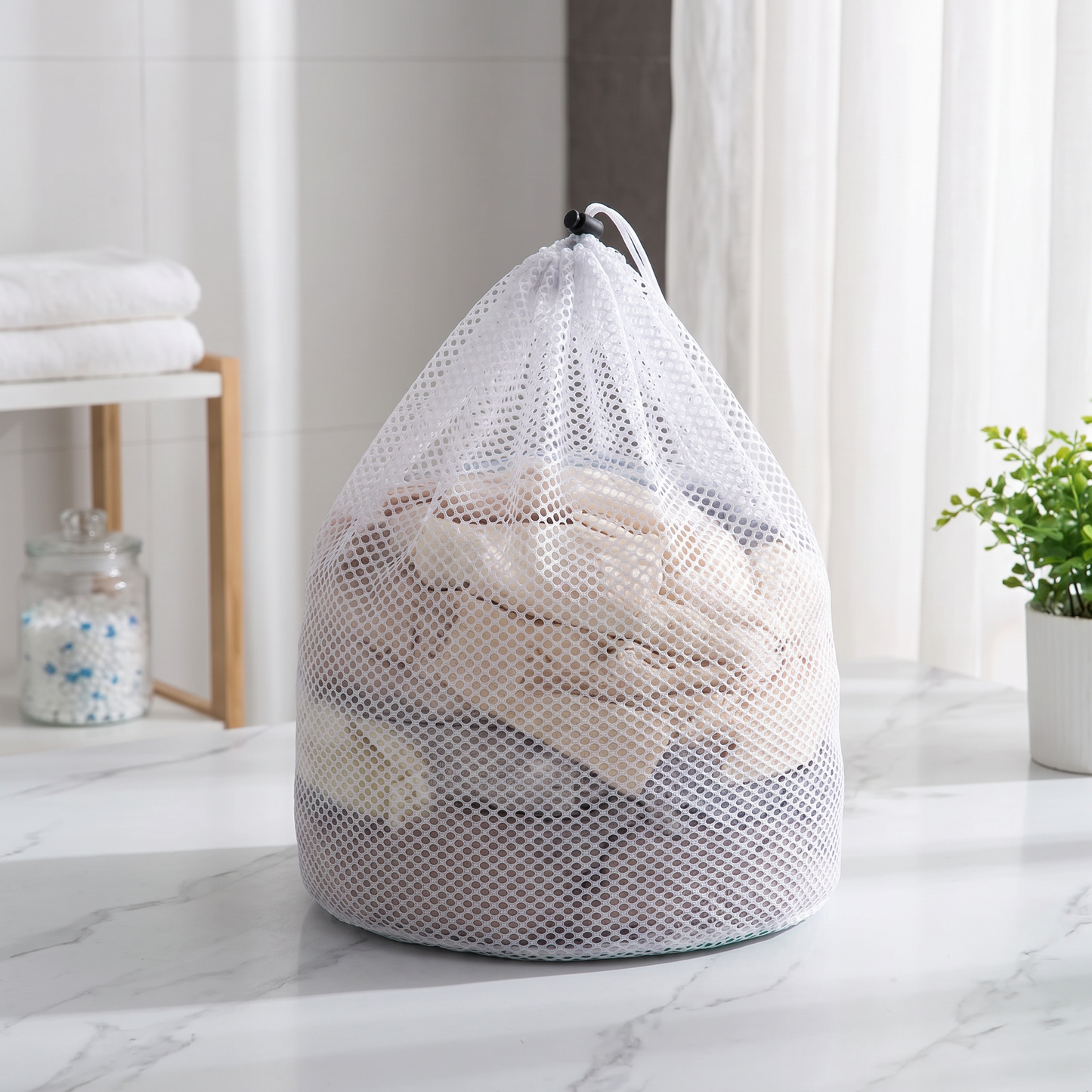 Coarse mesh laundry wash bag in 40 by 50 centimeters